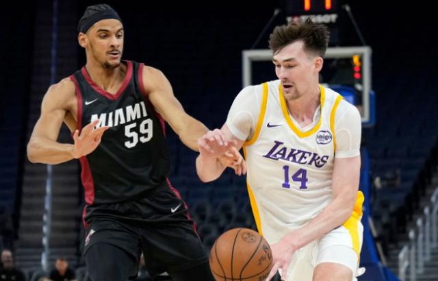 开云体育平台-布朗尼2战仅7分！湖人00后中锋抢戏，浓眉替身是他？