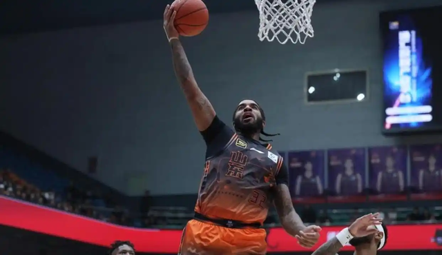 开云体育平台-山东男篮官宣约翰逊加盟，邱彪迎来一把双刃剑，克里斯或被边缘化